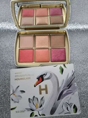 Hourglass AMBIENT LIGHTING EDIT UNLOCKED LE Swan Palette NIB